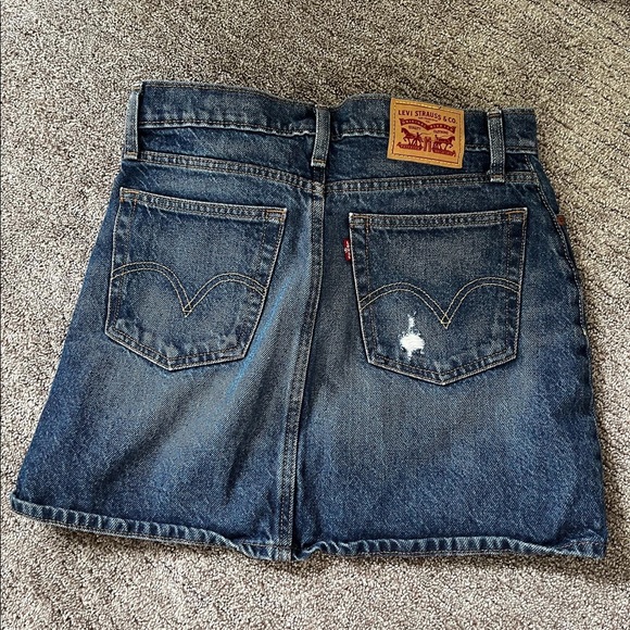 Levi’s skirt in navy size 26 - Picture 2 of 2